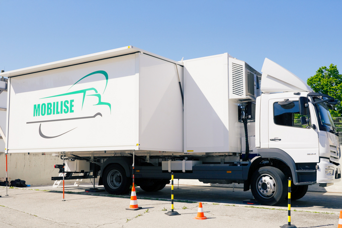 A lorry as a mobile laboratory (Enlarges Image in Dialog Window)