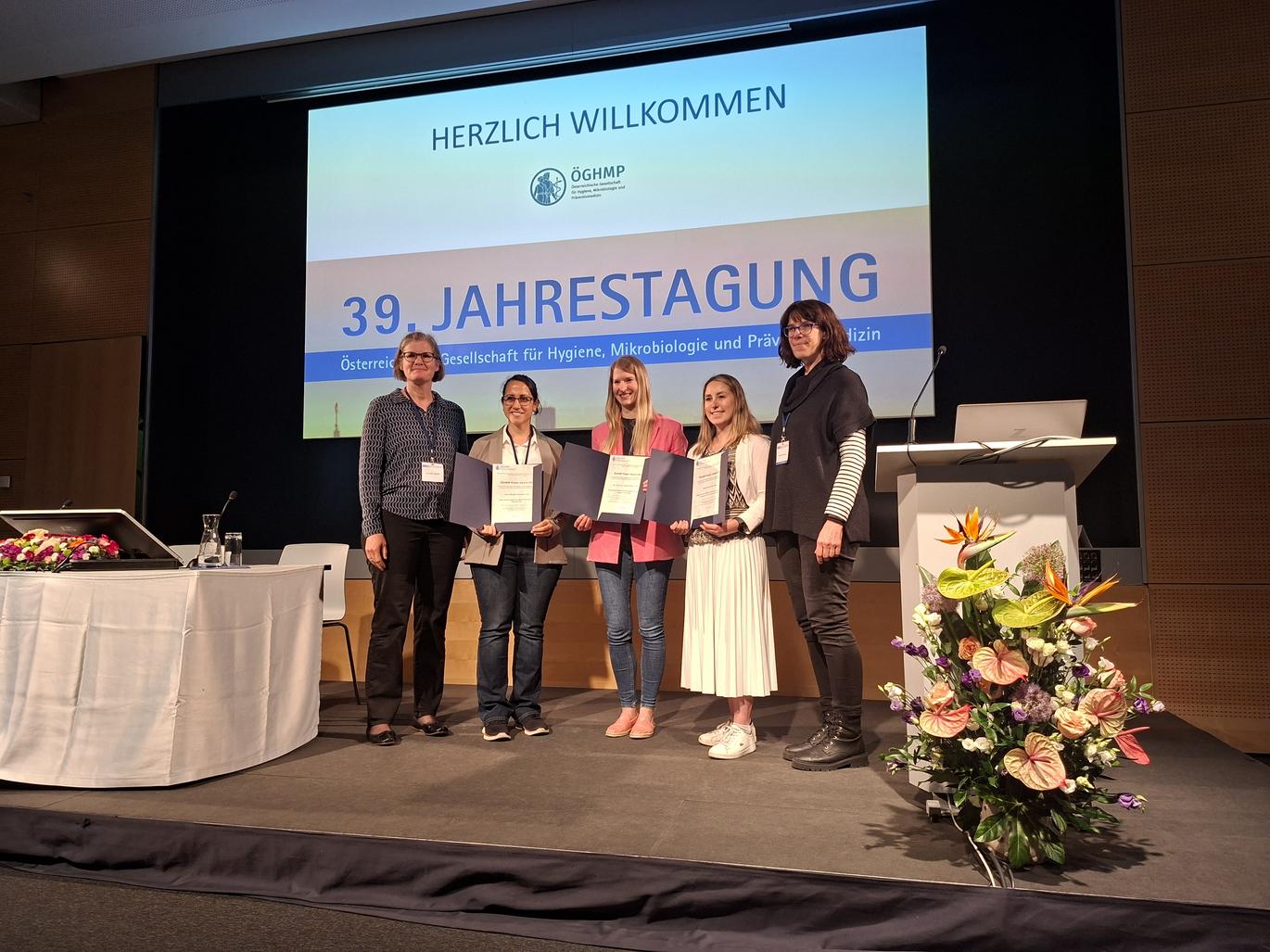 Poster Award Highlights Austria’s Nationwide Tick Monitoring (Vergrößert das Bild in einem Dialog Fenster)
