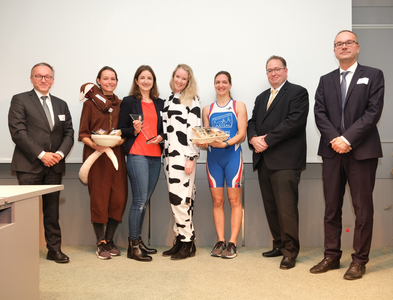 Kategorie Tier: Anton Reinl (AGES), Denise Willixhofer, Romana Steinparzer, Eva Fasching, Karoline Waldner (alle AGES), SC Ulrich Herzog (Gesundheitsministerium), Thomas Kickinger (AGES) (Vergrößert das Bild in einem Dialog Fenster)