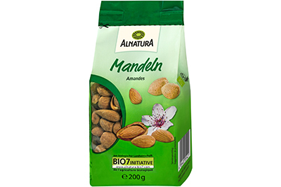 Grüne Verpackung des Produktes"Alnatura Mandeln"